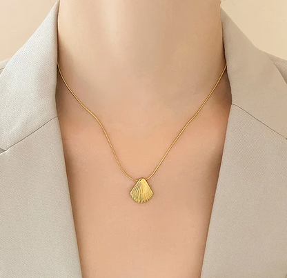 Ostrica Lucida Necklace